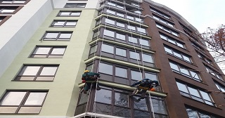 Установка крыши на балкон Королев цена от 1047 руб. м/2.